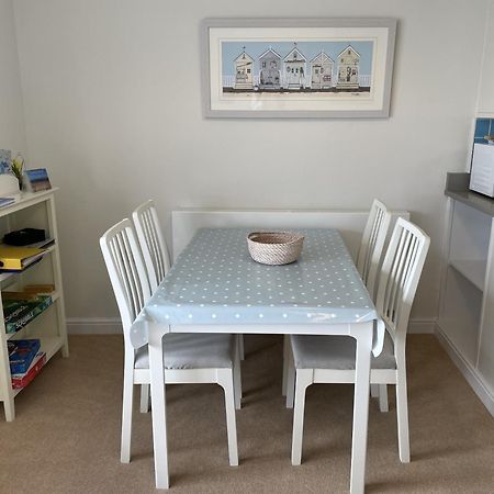 Lovely Seafront 2 Bedroom Apartment 4 Абърдифи Екстериор снимка