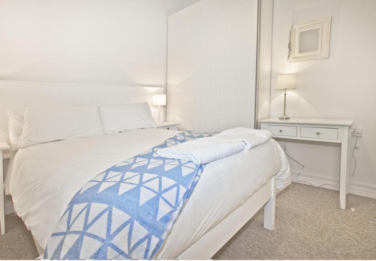 Lovely Seafront 2 Bedroom Apartment 4 Абърдифи Екстериор снимка