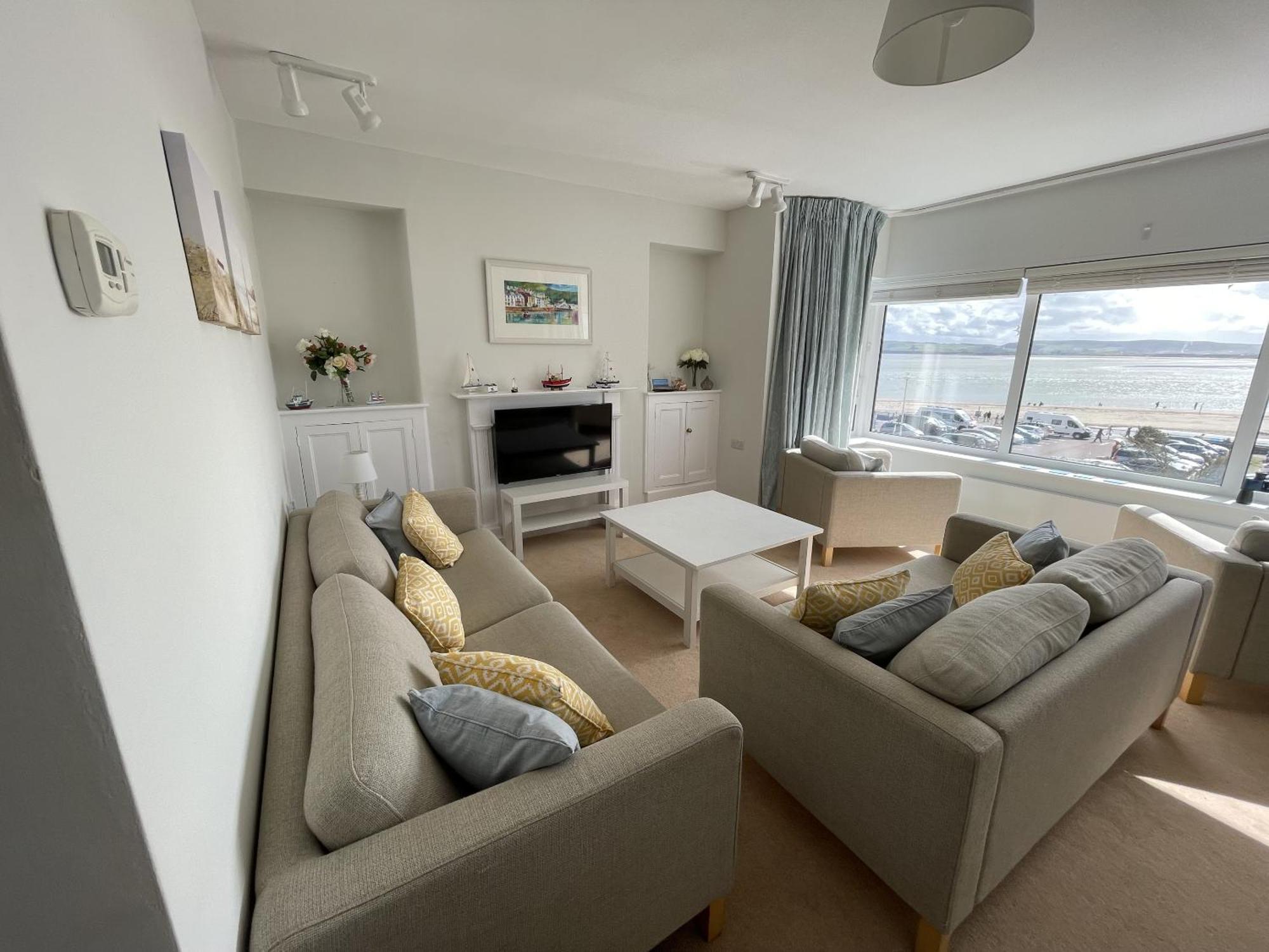 Lovely Seafront 2 Bedroom Apartment 4 Абърдифи Екстериор снимка