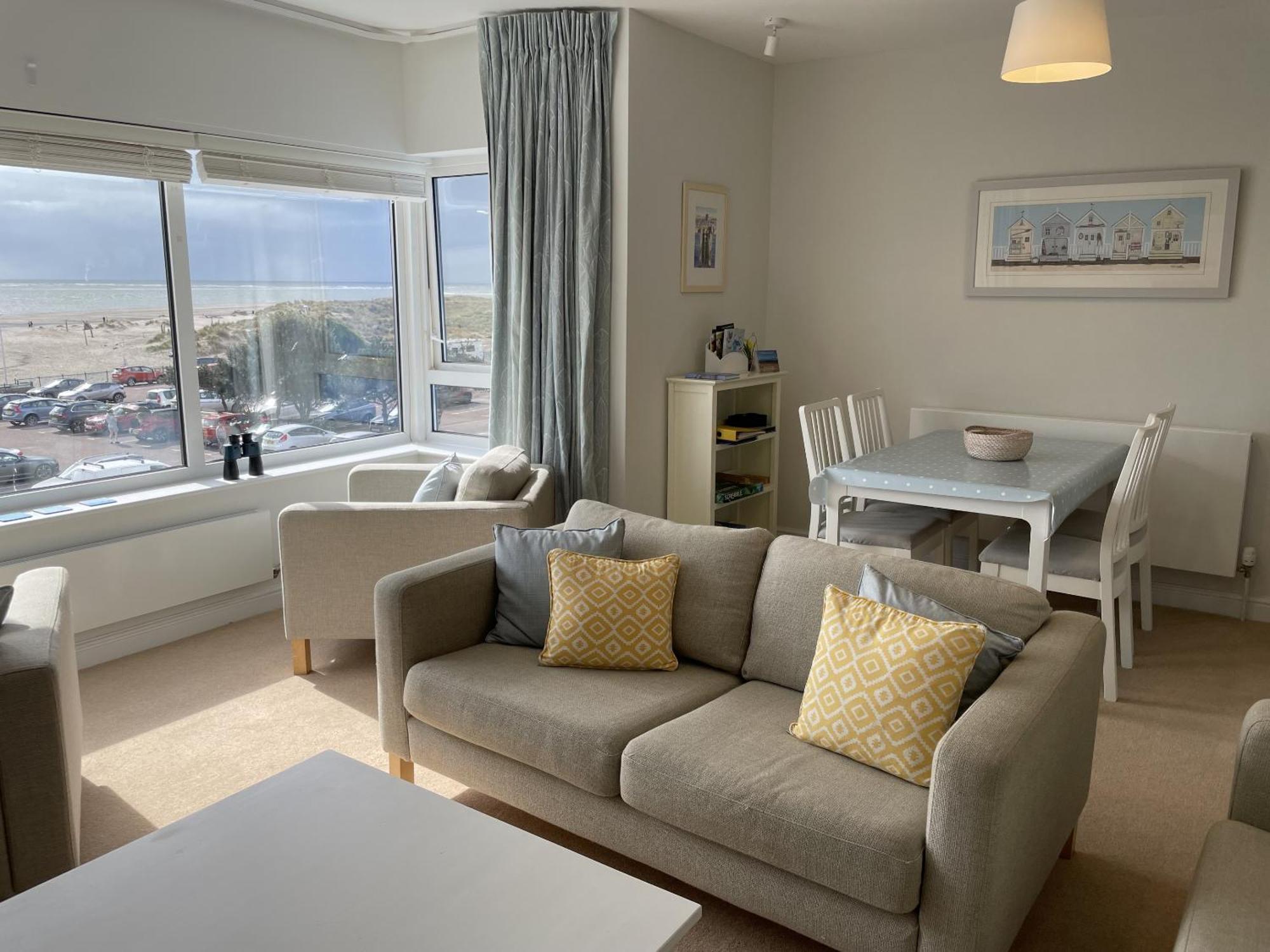 Lovely Seafront 2 Bedroom Apartment 4 Абърдифи Екстериор снимка
