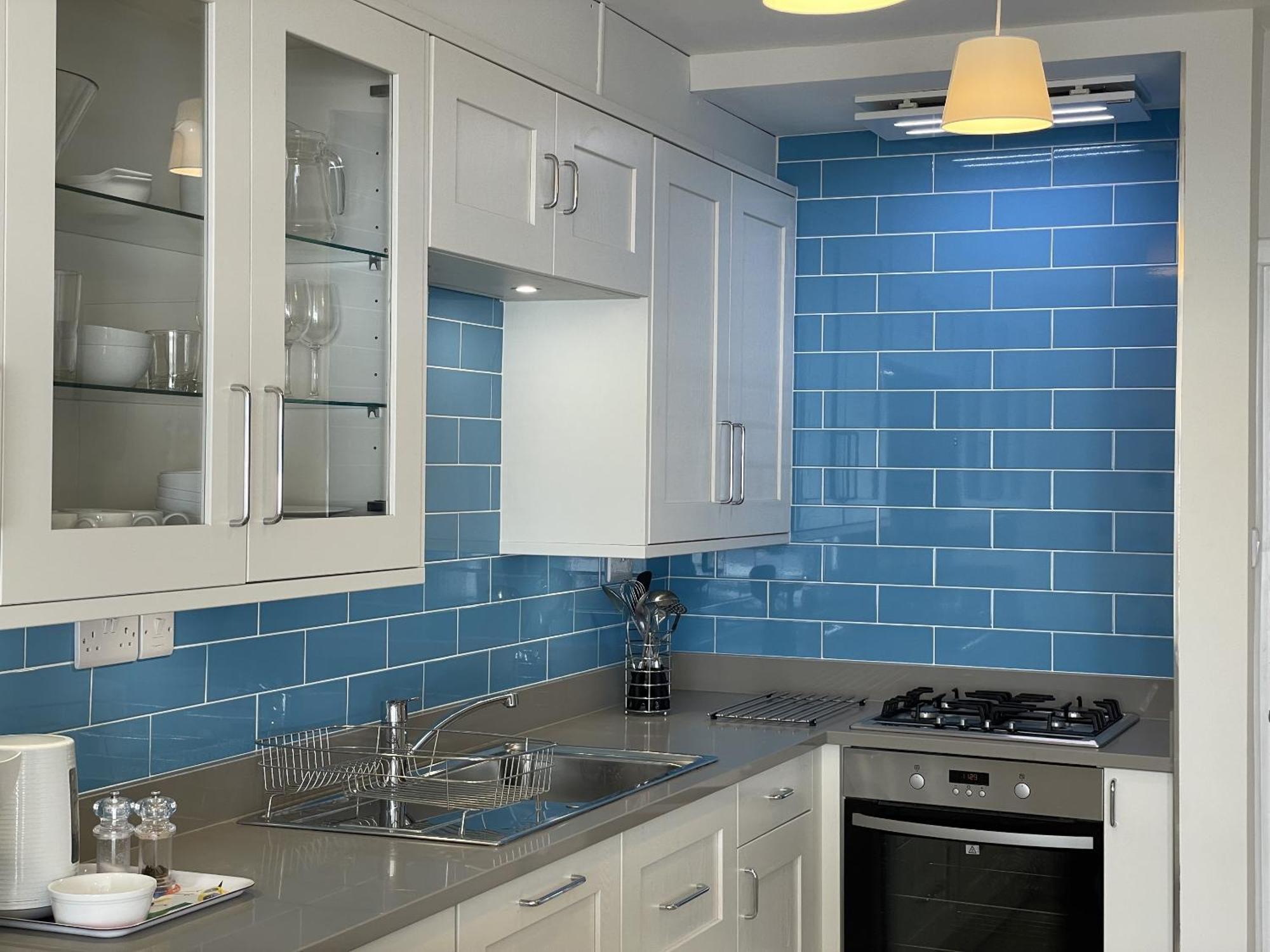 Lovely Seafront 2 Bedroom Apartment 4 Абърдифи Екстериор снимка